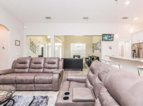 Lux gated 8 beds heated pool/jacuz, man cave